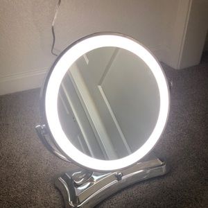 Lighted make up mirror